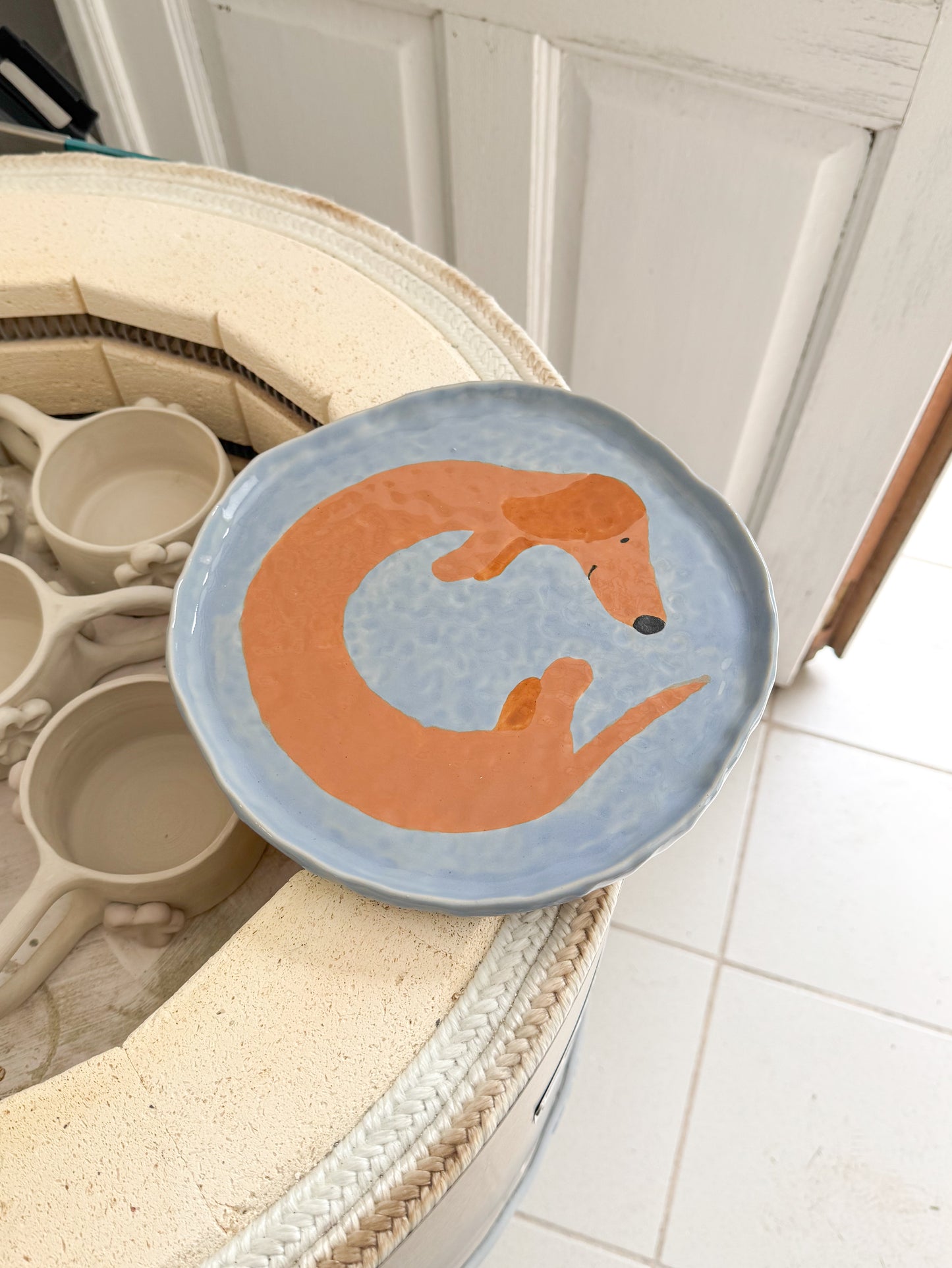 Grande assiette bleue teckel