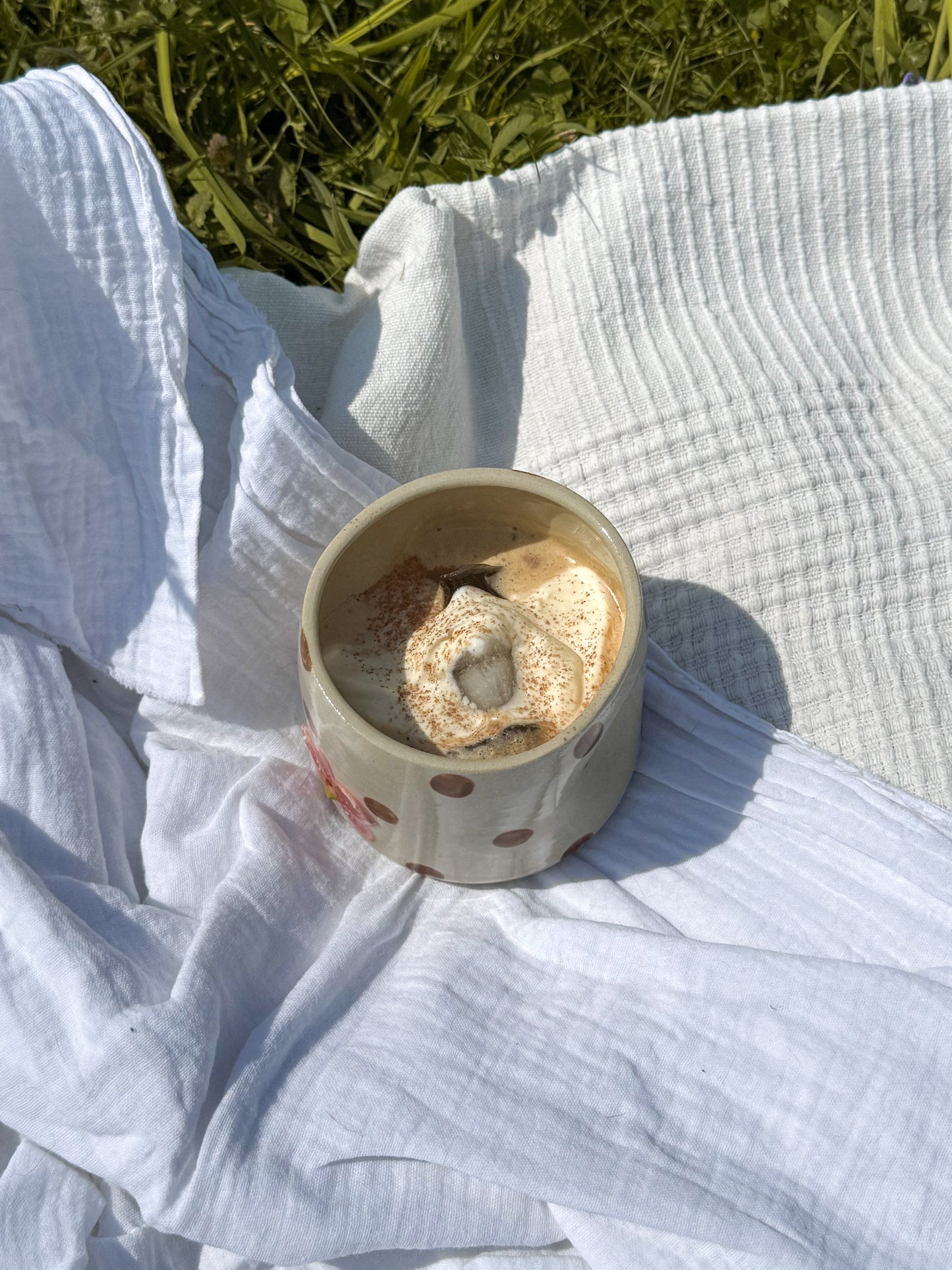 Tasse orchidée (petit défaut)