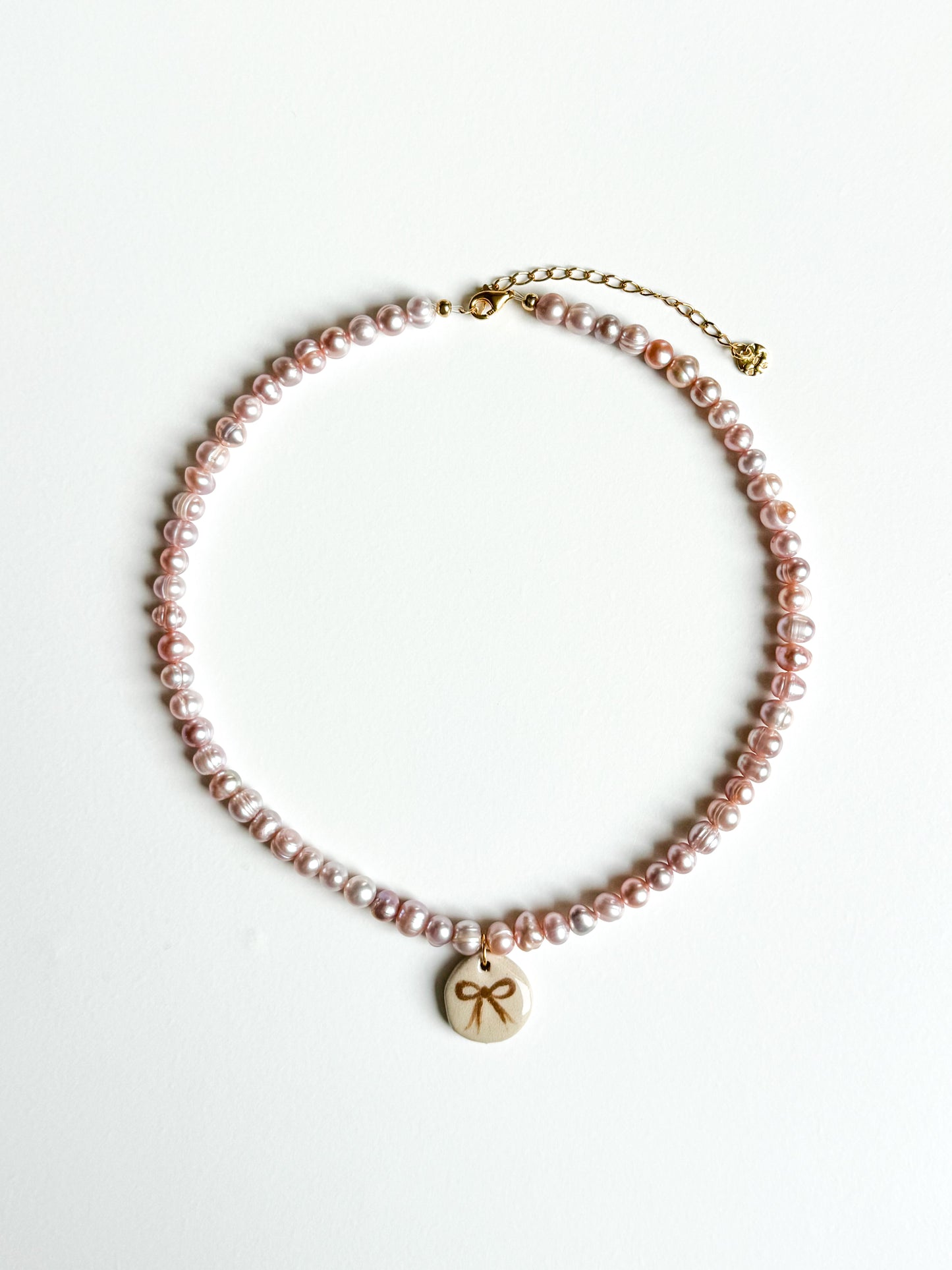 Collier noeud et perles d’eau douce rose