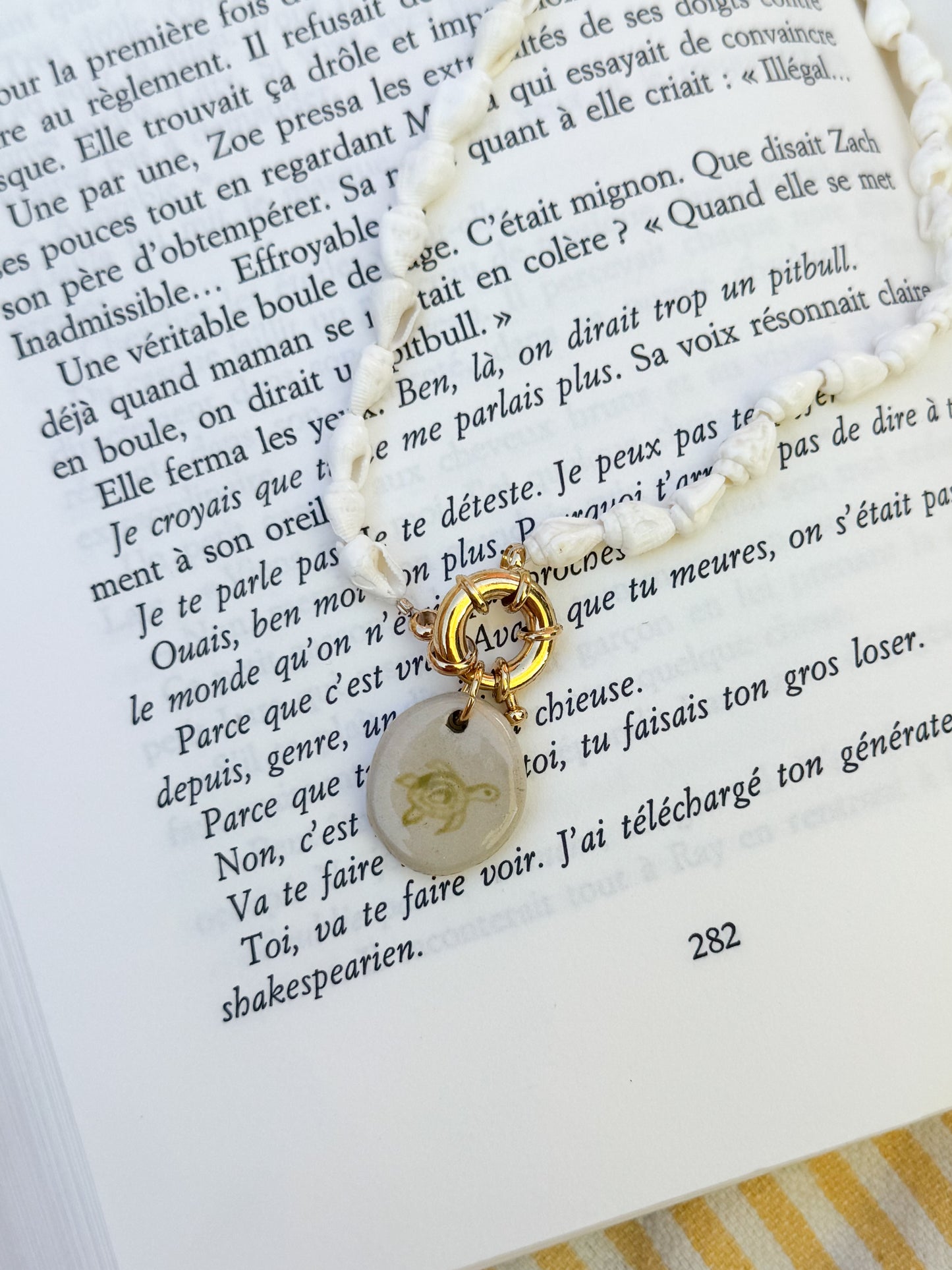 Collier coquillages et tortue