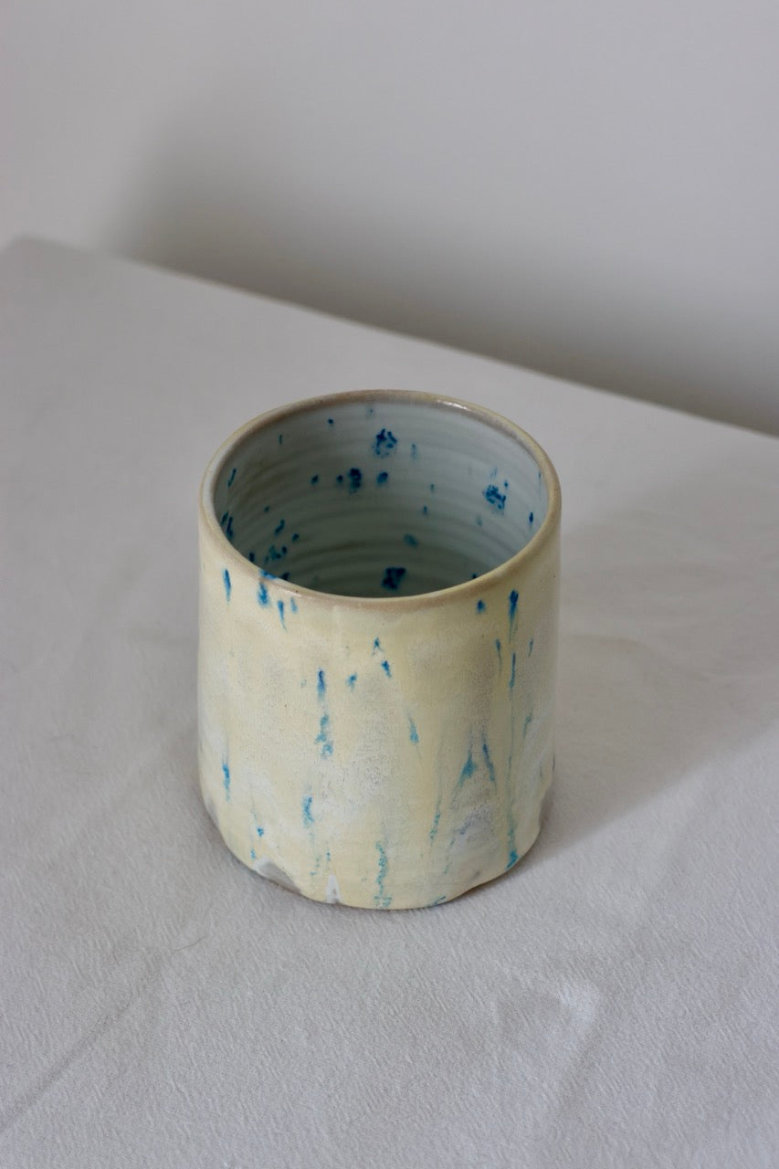 Tasse tachetée bleue
