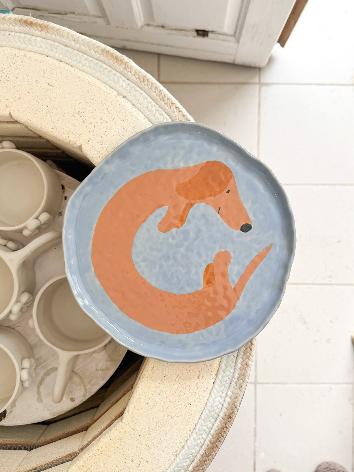 Grande assiette bleue teckel